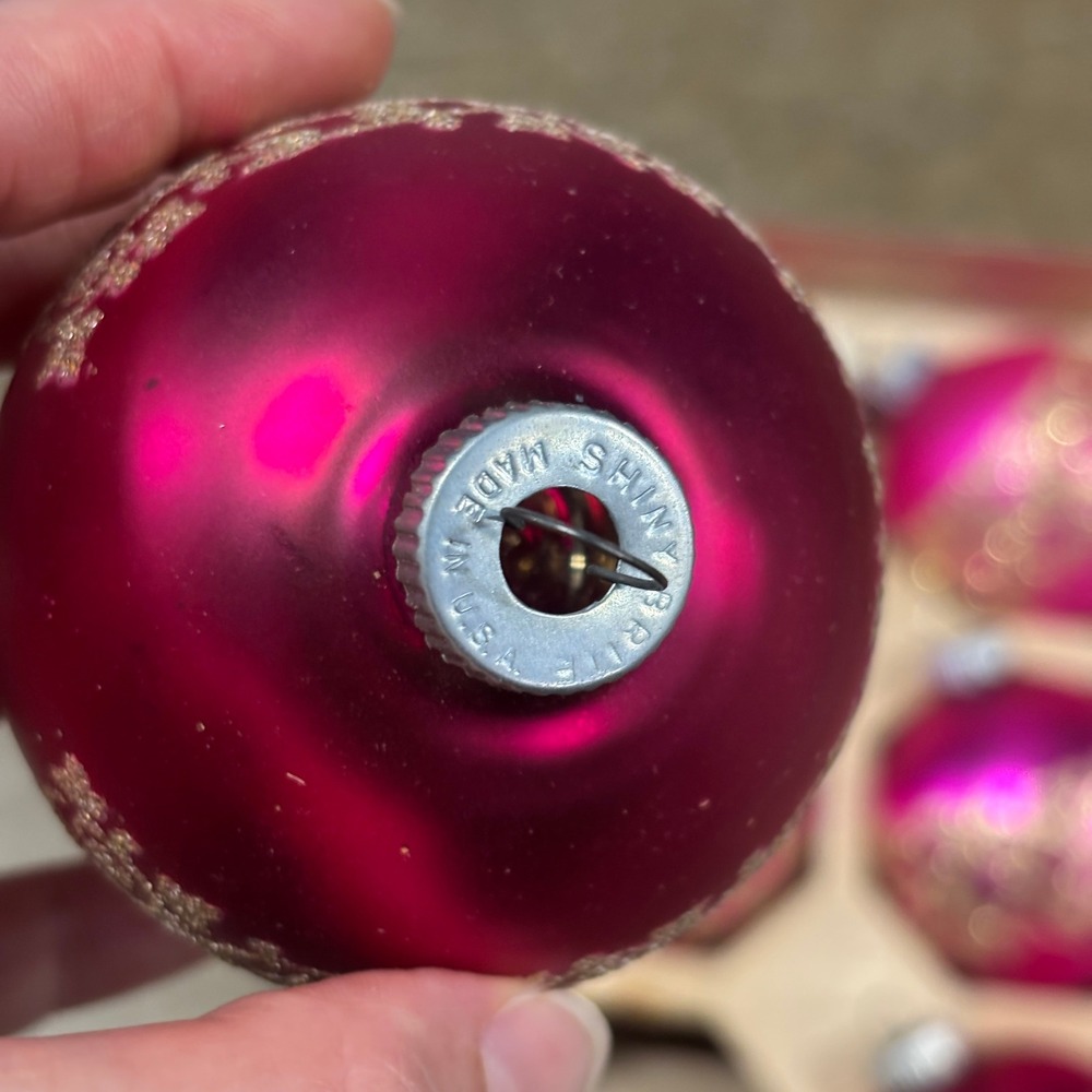 Shiny Brite Vintage Christmas Ornaments Fuchsia Pink Gold Glitter Stenciled 12ct - Picture 4 of 9